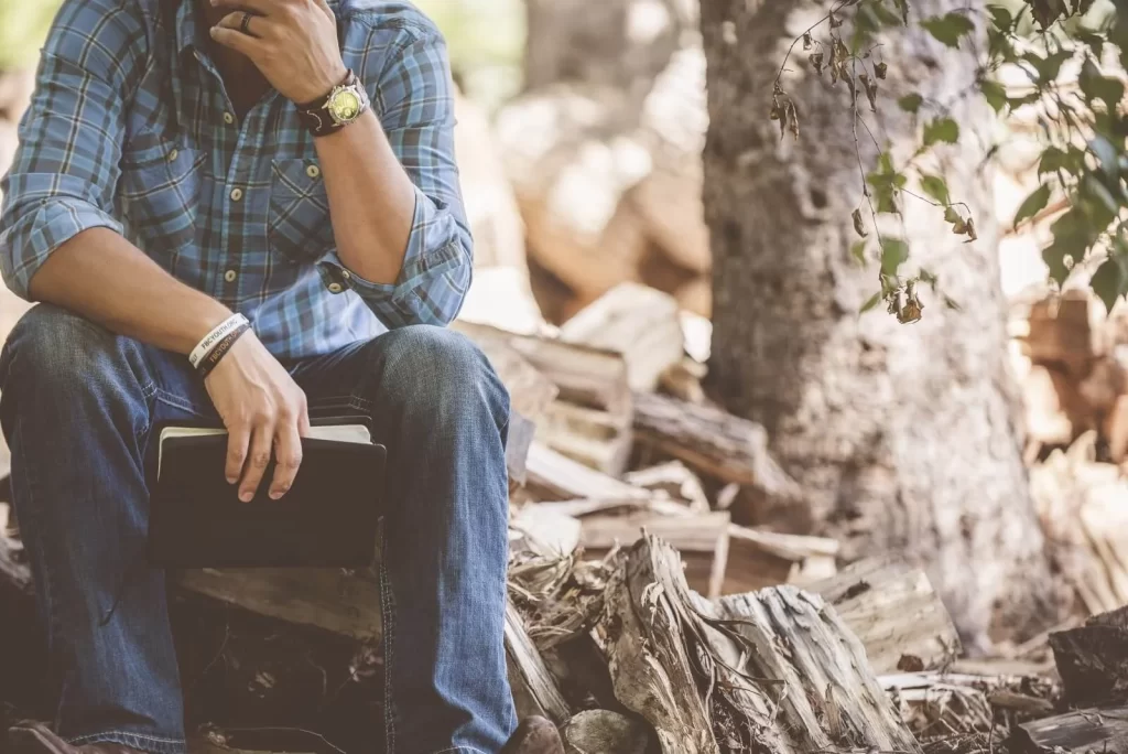 ¿Cómo estudiar la Biblia sin otros recursos?